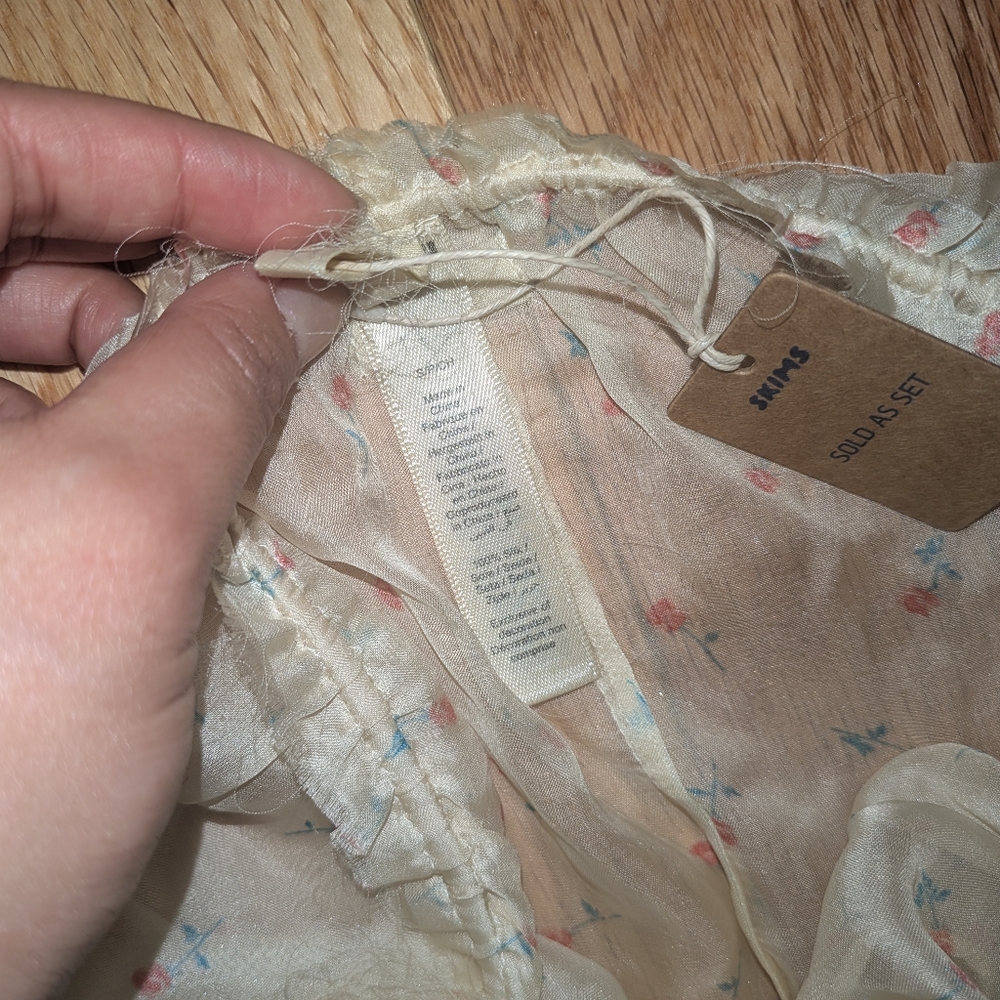 S1. NWT SKIMS ROMANCE BABYDOLL & SHORT SET IN BUTTER VINTAGE ROSE PRINT - Picture 8 of 8